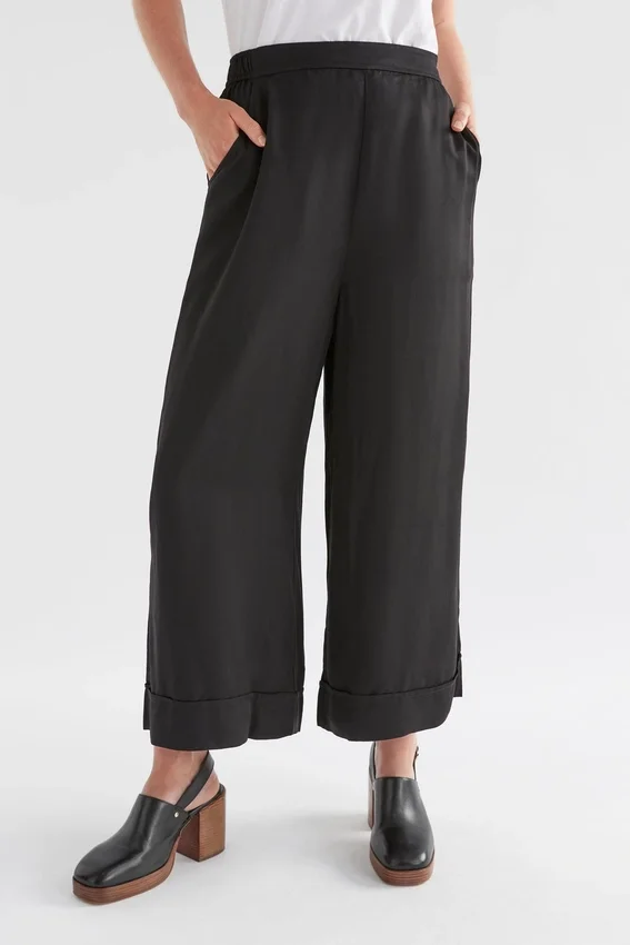 Spodnie typu culotte z szerokimi nogawkami Spodnie typu culotte z szerokimi nogawkami