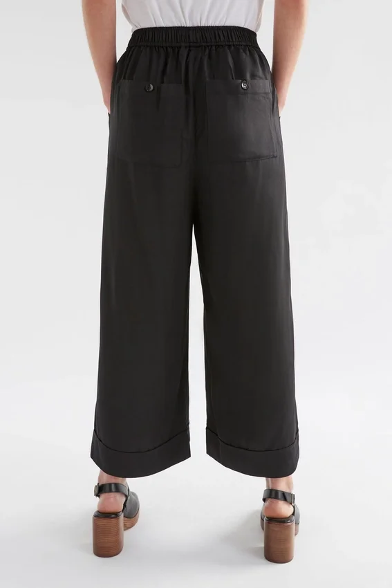 Spodnie typu culotte z szerokimi nogawkami Spodnie typu culotte z szerokimi nogawkami