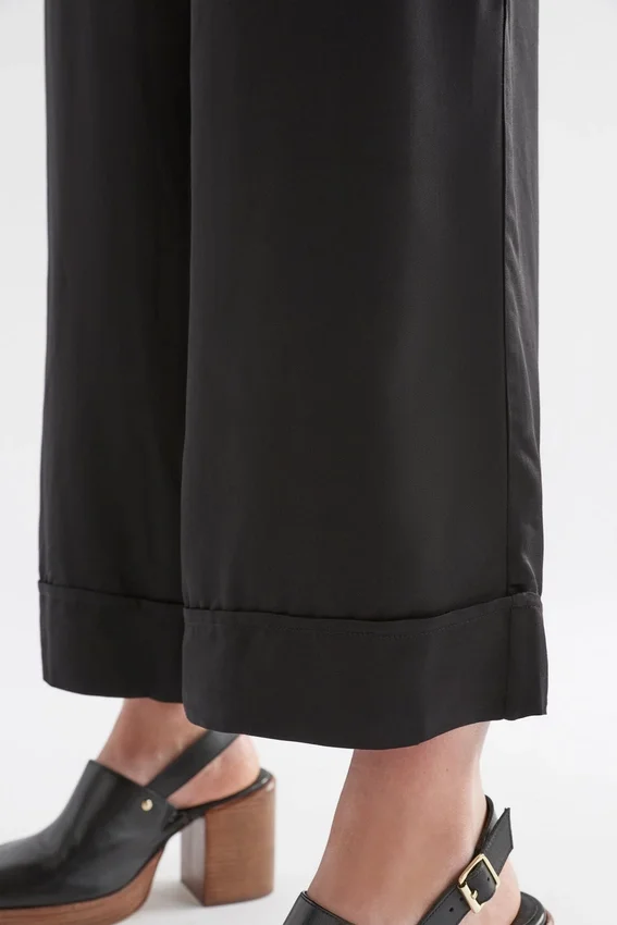 Spodnie typu culotte z szerokimi nogawkami Spodnie typu culotte z szerokimi nogawkami