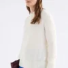 Sweter Fjer w kolorze złamanej bieli Sweter Fjer w kolorze złamanej bieli