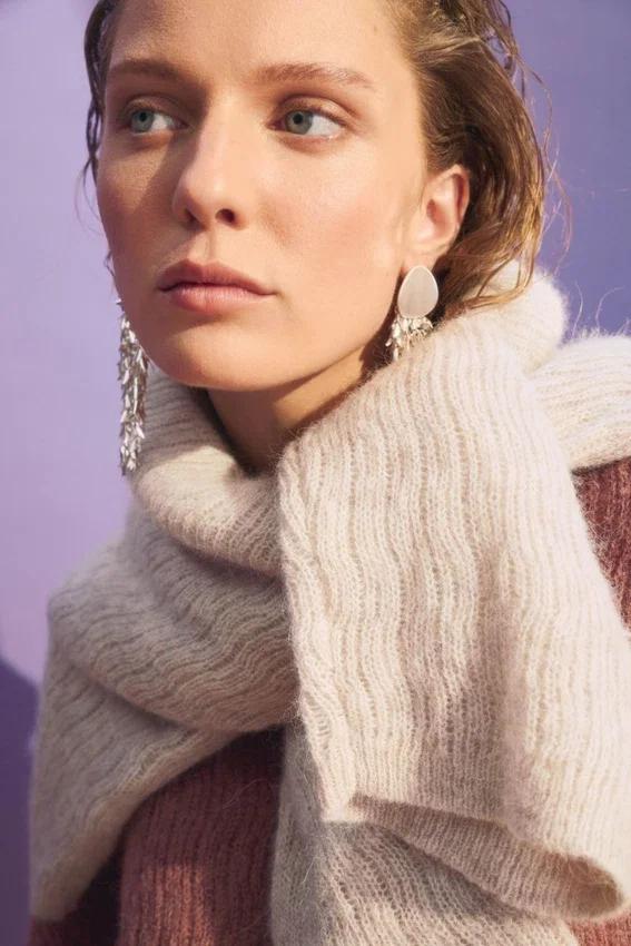 Sweter w wzór Agna w kolorze ecru Sweter w wzór Agna w kolorze ecru