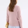 Sweter z wełny merynosowej Nevis w kolorze pudrowym Sweter z wełny merynosowej Nevis w kolorze pudrowym
